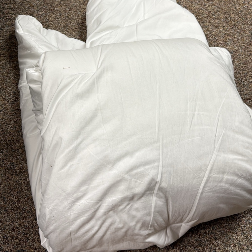 Amazon Essentials Soft White Comforter